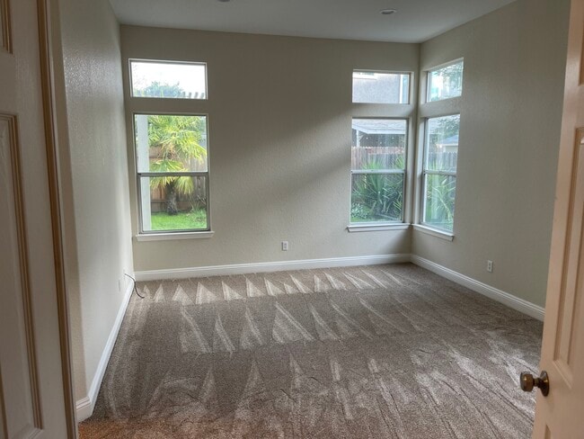 Building Photo - 5637 Darby Rd