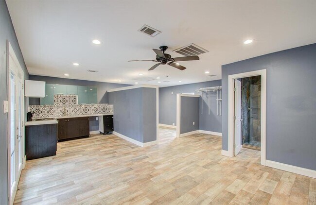 Building Photo - 724 River Plantation Dr