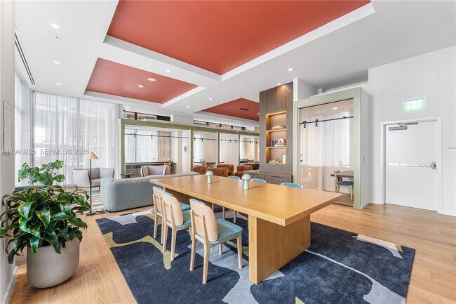 Building Photo - 11 NE 6th St