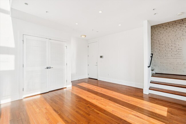 Building Photo - 1469 Harvard St NW