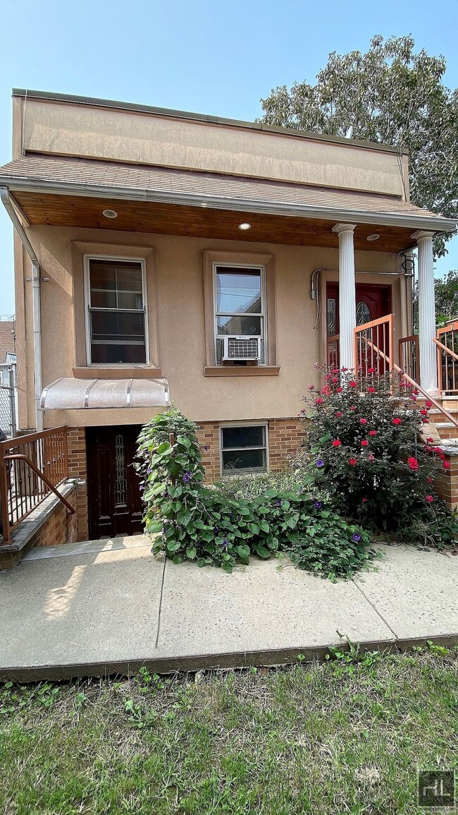 Building Photo - Astoria 2 bed apartment with all utilities...