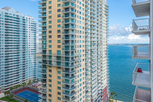 Building Photo - 1200 Brickell Bay Dr