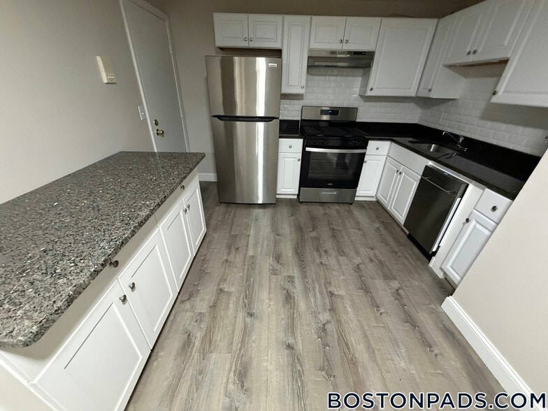 Building Photo - 169 Aiken Ave