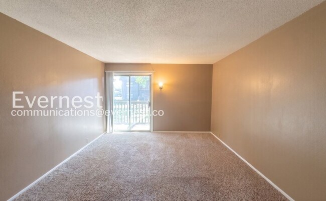 Building Photo - 452 W 104th St