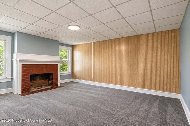 Building Photo - 1638 Sanderson Ave