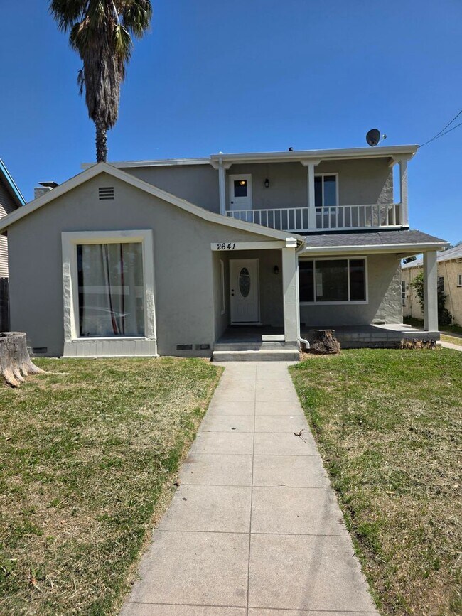 Building Photo - 2641 N Arrowhead Ave