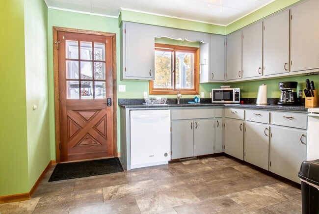 Building Photo - Charming Lakefront Home on Lake Skegemog –...