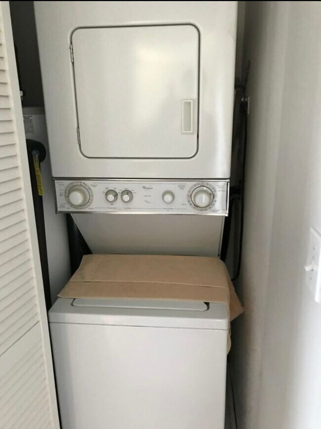 Building Photo - 3010 W Addison St