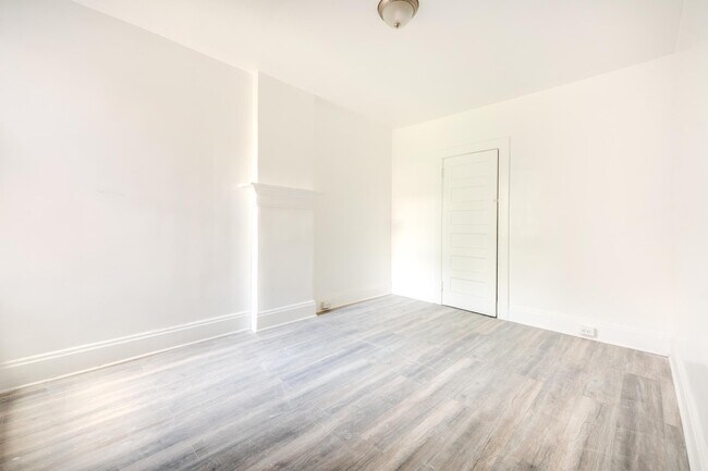 Building Photo - 3422 Ward St