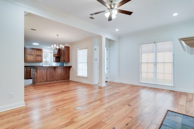 Building Photo - Beautifully Renovated 4-Bedroom Home in St...