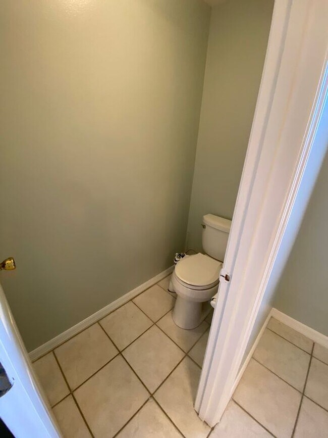 Building Photo - 4 Bedroom 2 Bath home in Winter Springs for RENT!