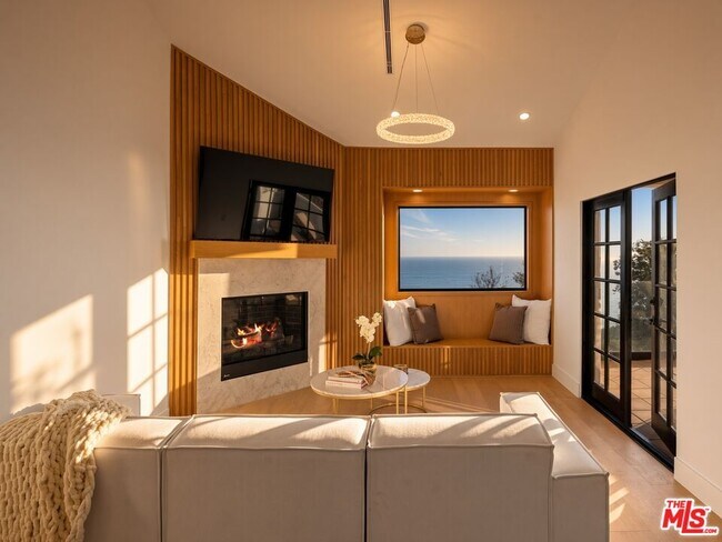 Building Photo - 3909 Villa Costera