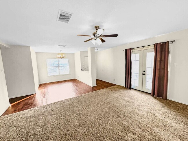 Building Photo - Cozy 2 Bedroom 2 Bath 1 Story Home