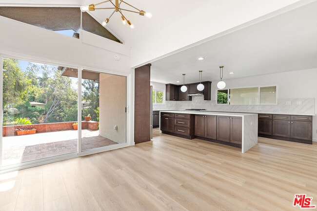 Building Photo - 656 N Bonhill Rd