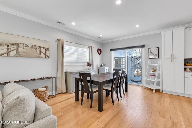 Building Photo - 12 4th St