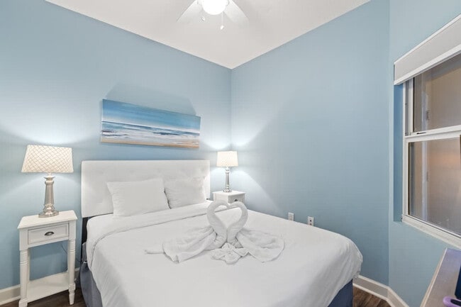 Building Photo - 5115 Gulf Dr