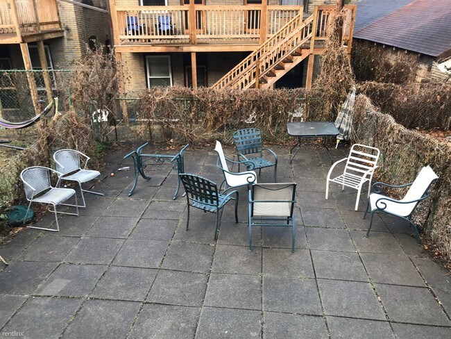 Building Photo - 4 br, 2 bath Duplex - 429 Atwood St Apt 1