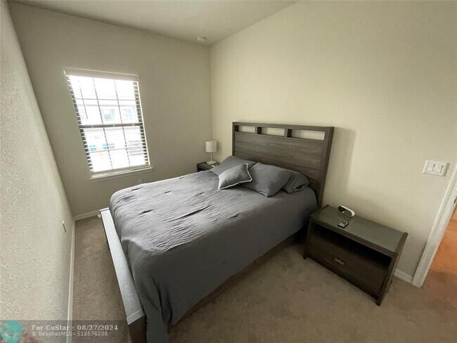 Building Photo - 2127 Appleton Cir S