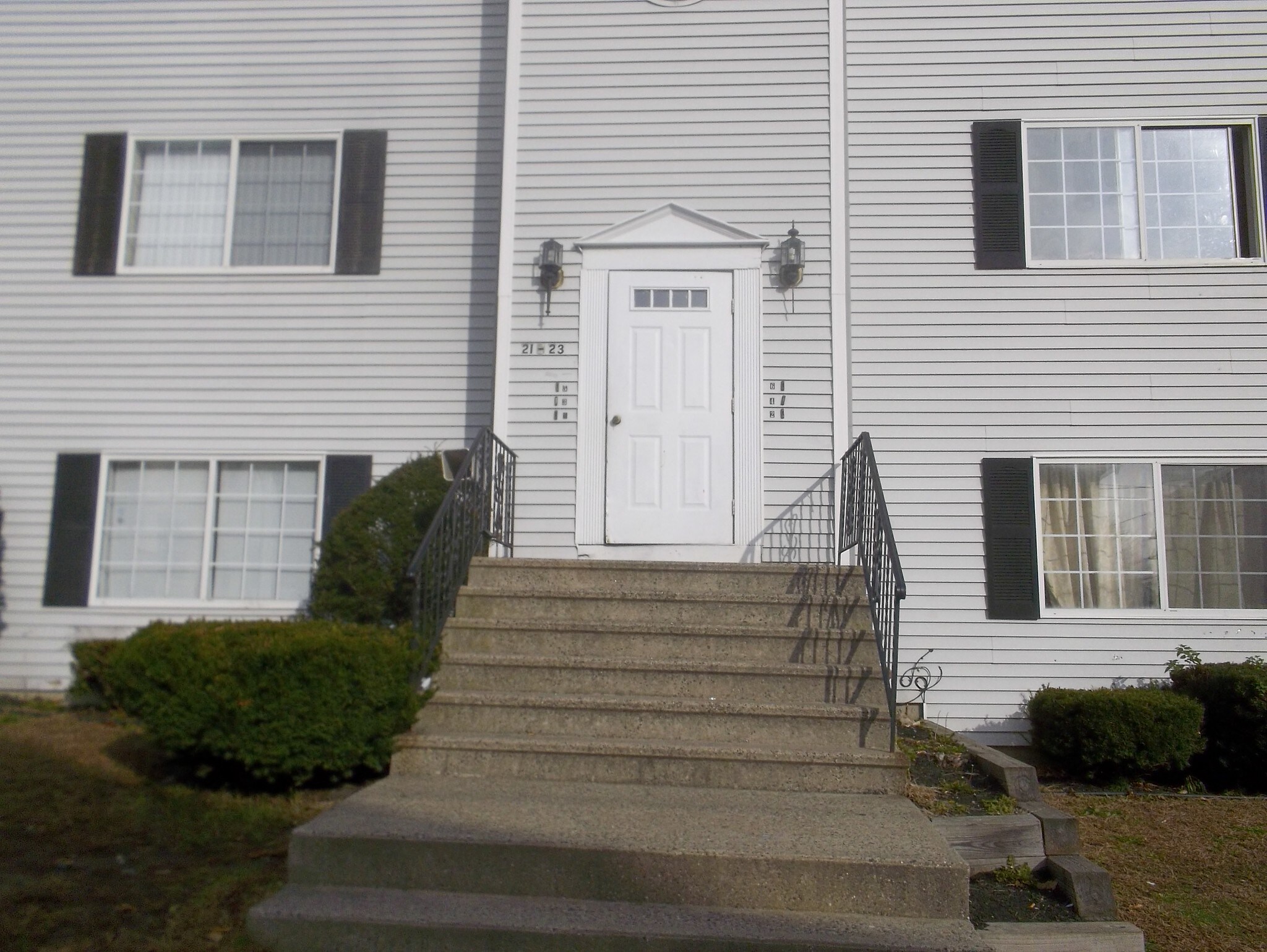 Building Photo - 21 3rd St