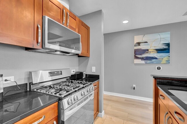 Building Photo - Fully Furnished 2 Bedroom 2 Bath High Rise with Strip Views
