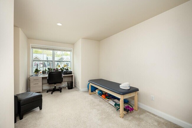 Building Photo - 3031 N Spurway Dr