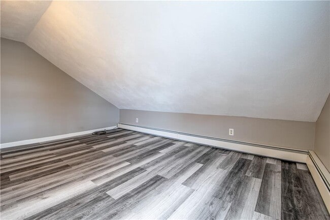 Building Photo - 216 Maplewood Ave