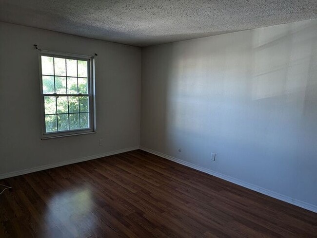 Building Photo - St. Charles Condo, Large Living Room, Private Pool, Storage, Balcony