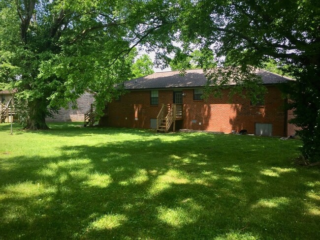 Building Photo - 212 Ewing Dr