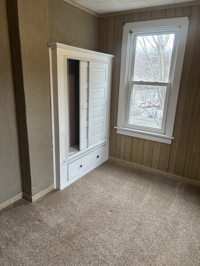 Building Photo - 2 S Vine St