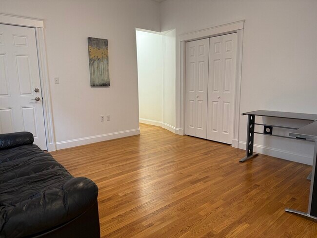 Building Photo - 172 Auburn St