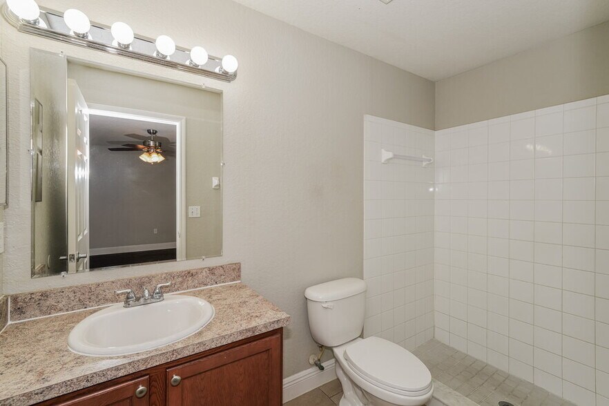 Building Photo - 5062 Belmont Park Ln