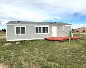 Building Photo - Cute double wide in Pleasant Valley