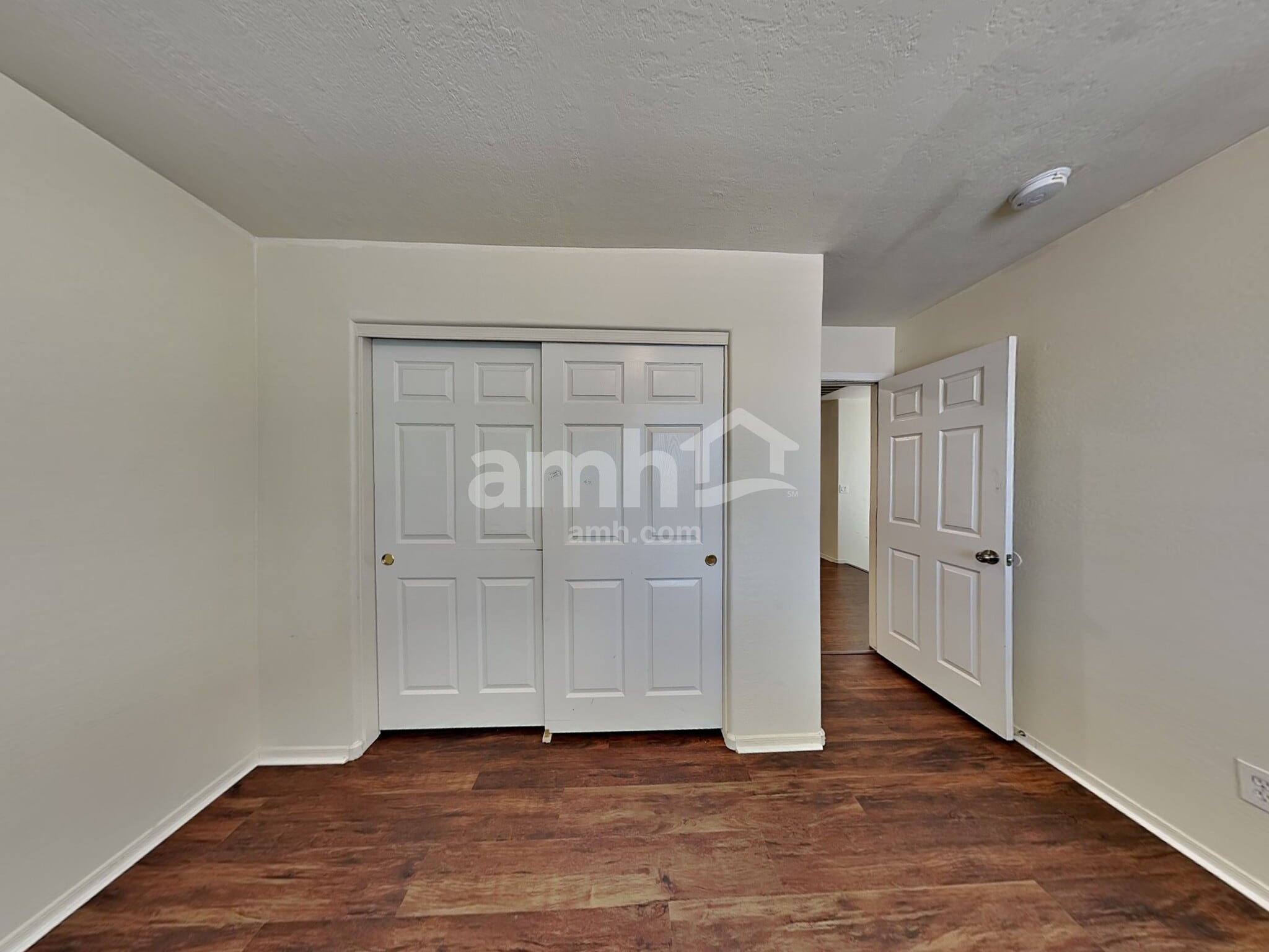 Building Photo - 2827 S 74th Dr