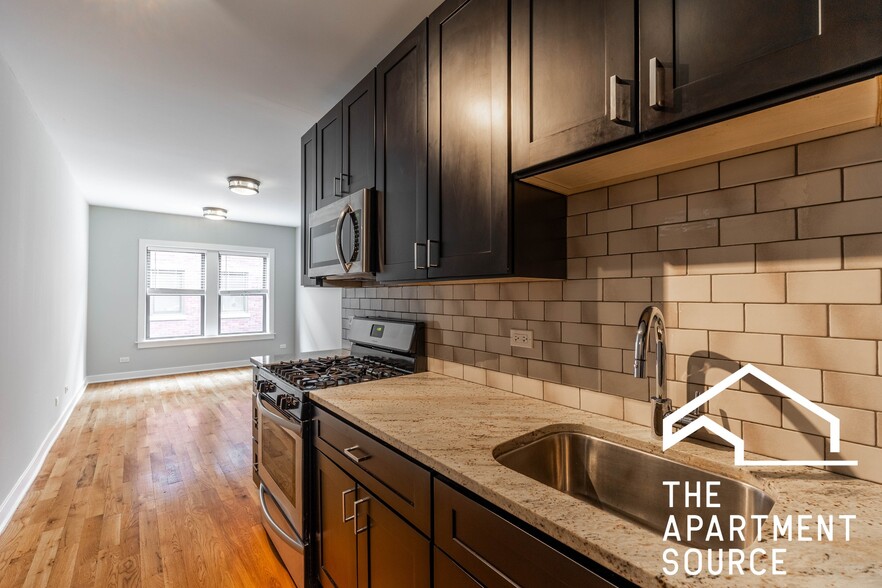 Building Photo - 2207 W Eastwood Ave