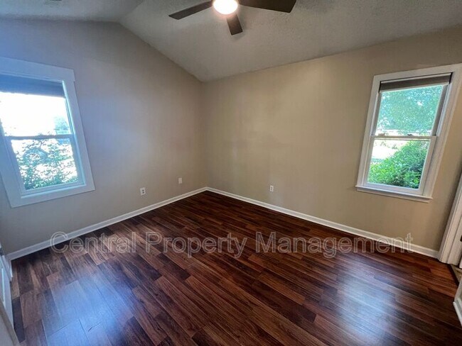 Building Photo - 203 Walker Way