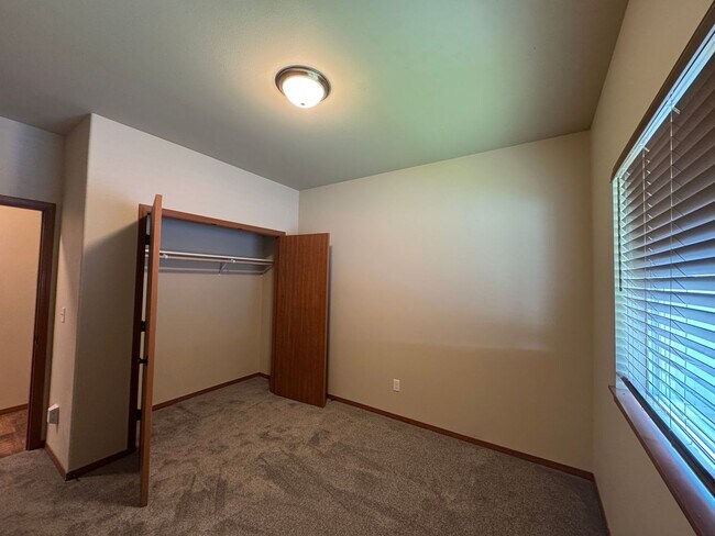 Building Photo - 706 N 29th Ave