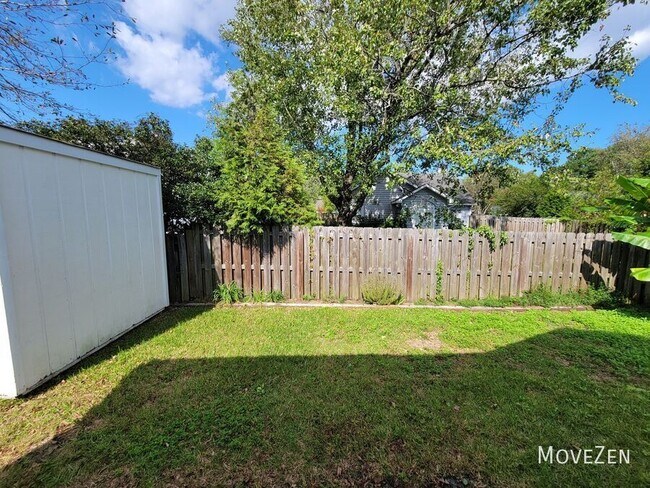 Building Photo - 809 Antler Dr