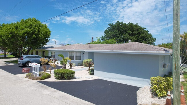 Building Photo - 2504 Oceanview Ave