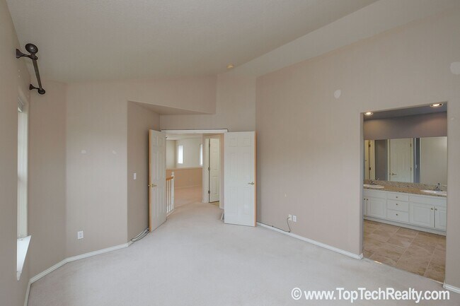 Building Photo - Lovely Traditional 2BD · 2.5BA + Office/De...