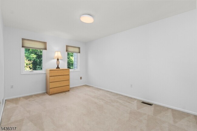 Building Photo - 21 Edgefield Dr