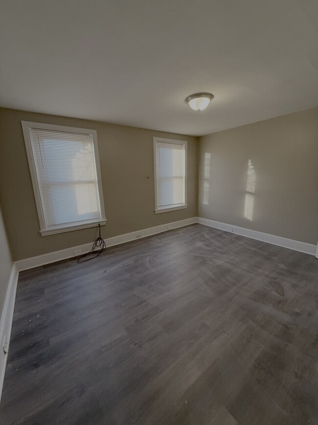 Building Photo - 304 Porter St