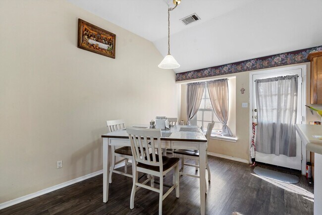 Building Photo - Large 3-Bedroom Home in West Round Rock!