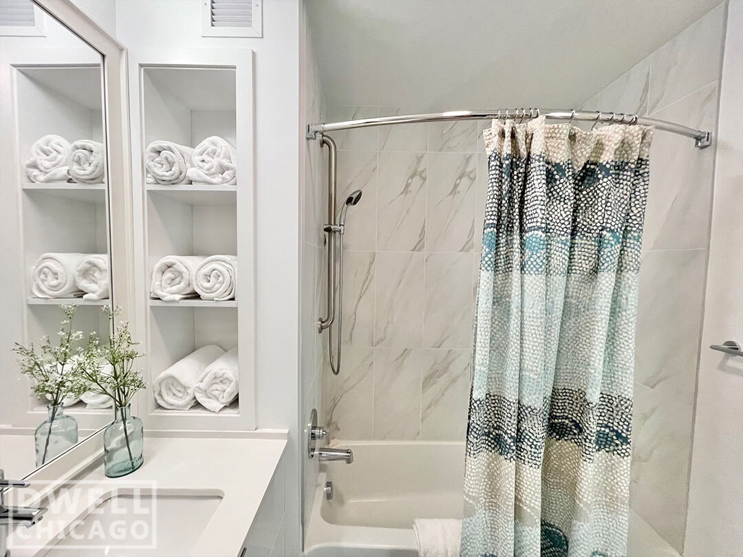 Building Photo - 2337 N Lincoln Ave