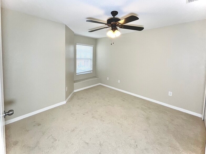 Building Photo - 4167 Shade Tree Ln