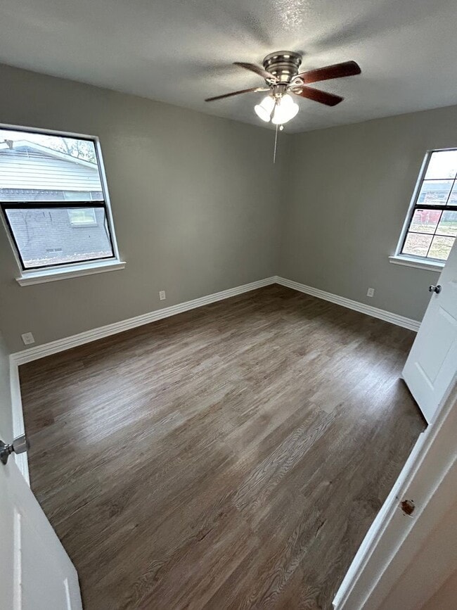 Building Photo - Ready to move in.....