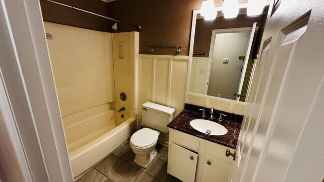 Building Photo - 2948a Candlelight Way