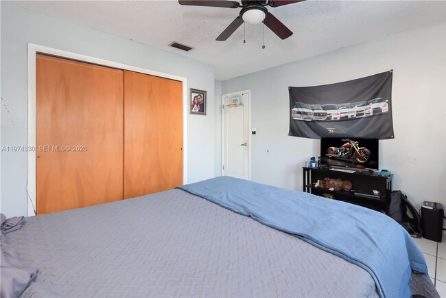 Building Photo - 5640 Hayes St