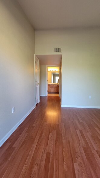 Building Photo - 4875 S Balsam Way