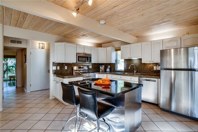 Building Photo - 576 E Desert Holly Cir
