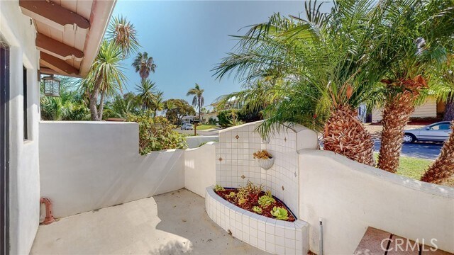 Building Photo - 227 Pso De Granada